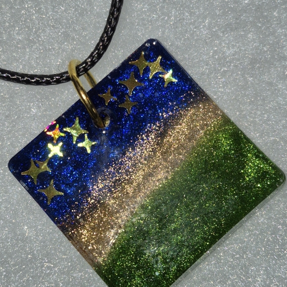 Elegant Blue and Green Starry Necklace - Picture 4 of 4